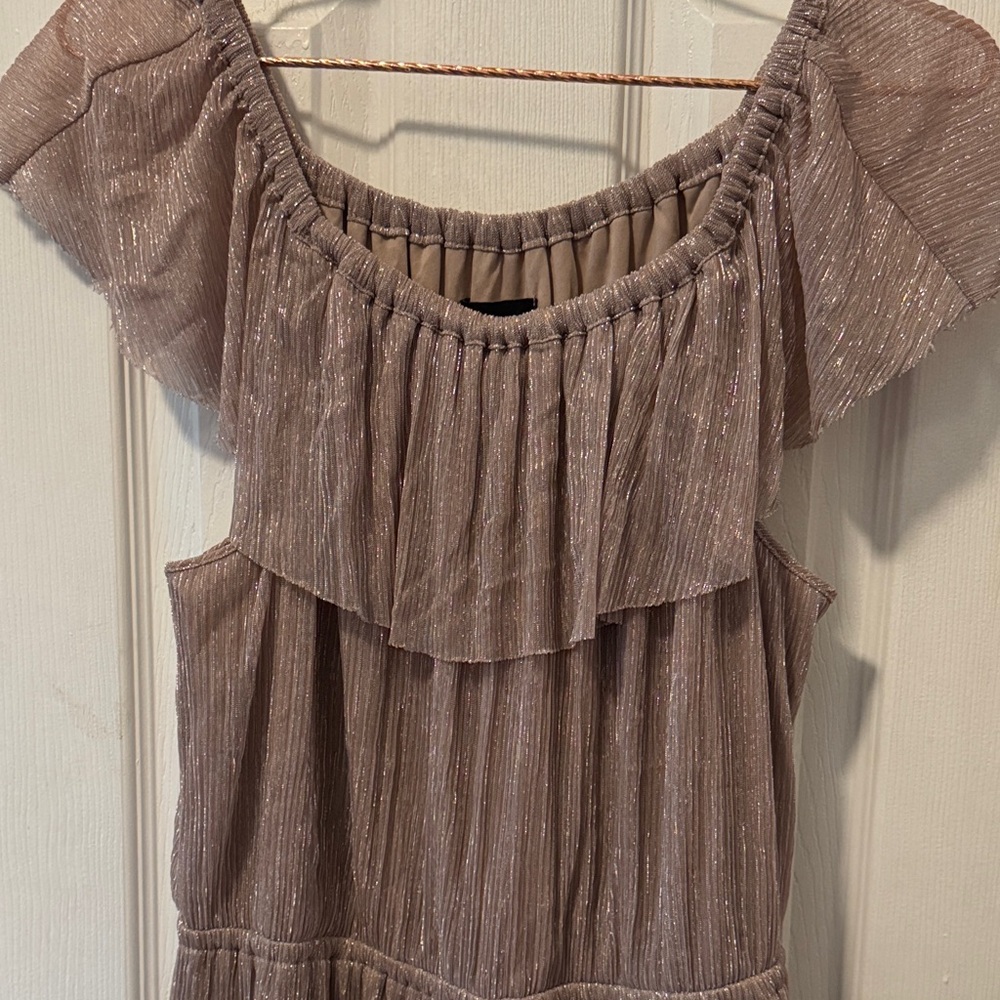 Elegant Off-Shoulder Ruffle Dress - Picture 3 of 5